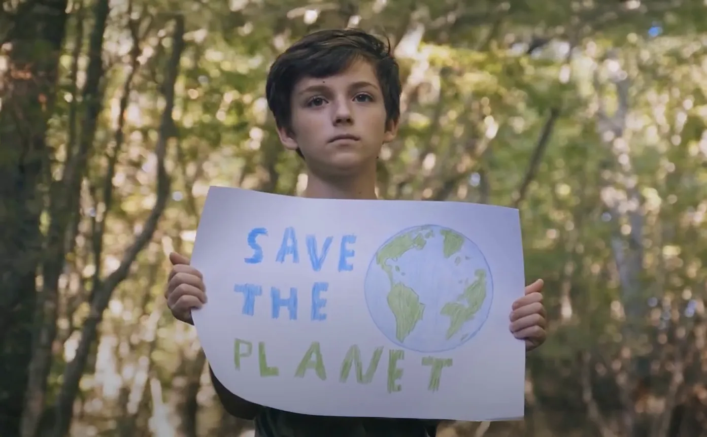 a-Max_Video_bg_safe_Planet_web2